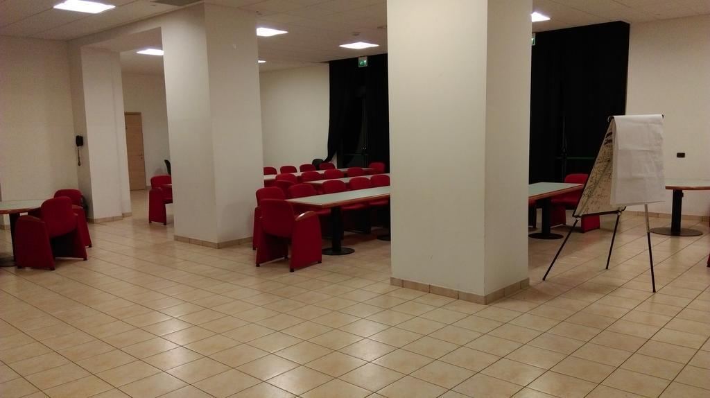 Hotel Flaminio Tavernelle Serrungarina ภายนอก รูปภาพ