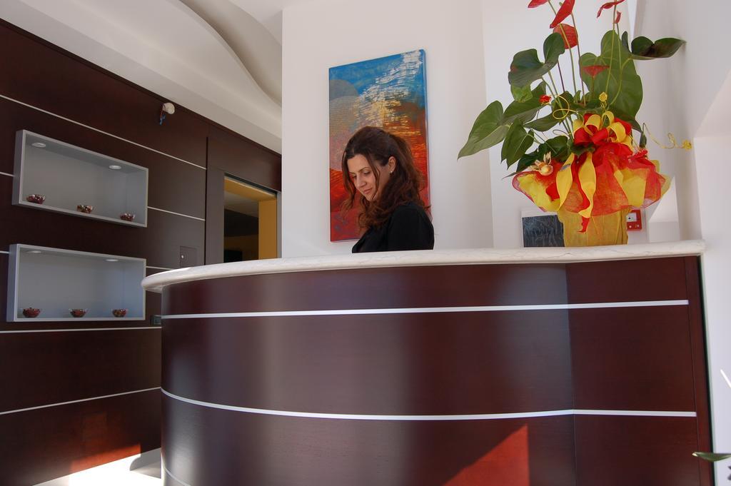 Hotel Flaminio Tavernelle Serrungarina ภายนอก รูปภาพ