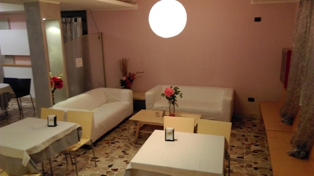 Hotel Flaminio Tavernelle Serrungarina ภายนอก รูปภาพ